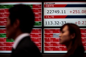 Tiền ngoại rời bỏ chứng khoán Nhật Bản